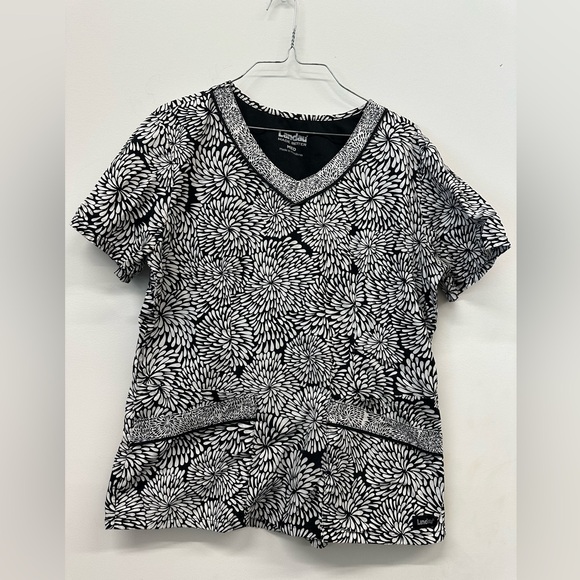 Landau Black and White Floral Double Pocket Scrub Top Size Medium - Picture 1 of 4